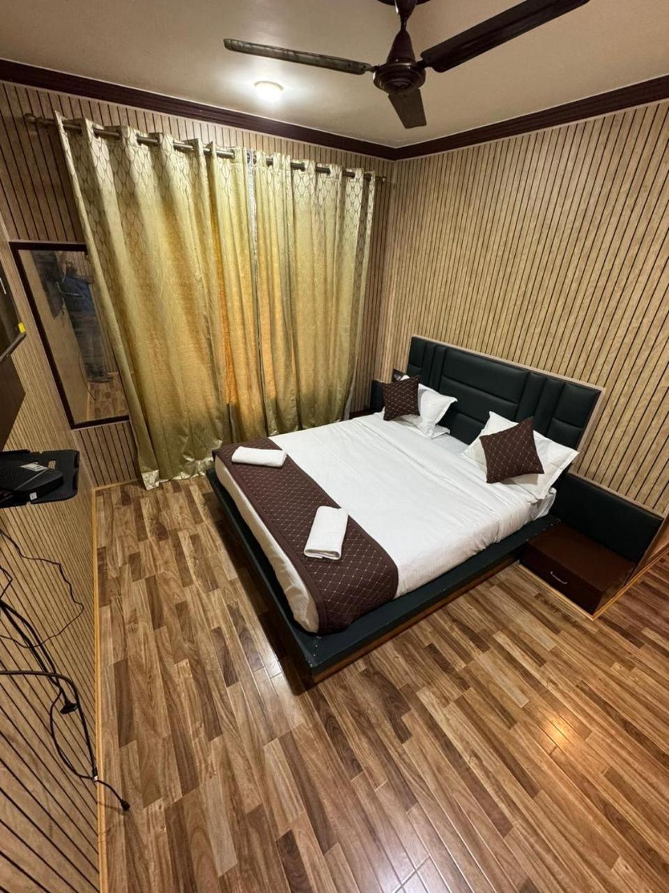 Srīnagar Hotel The Casa מראה חיצוני תמונה
