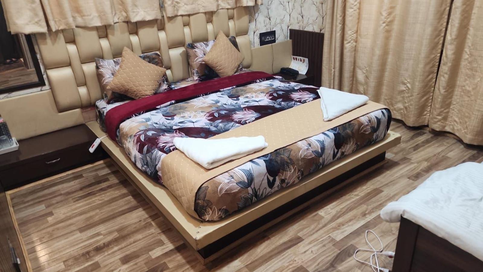 Srīnagar Hotel The Casa מראה חיצוני תמונה